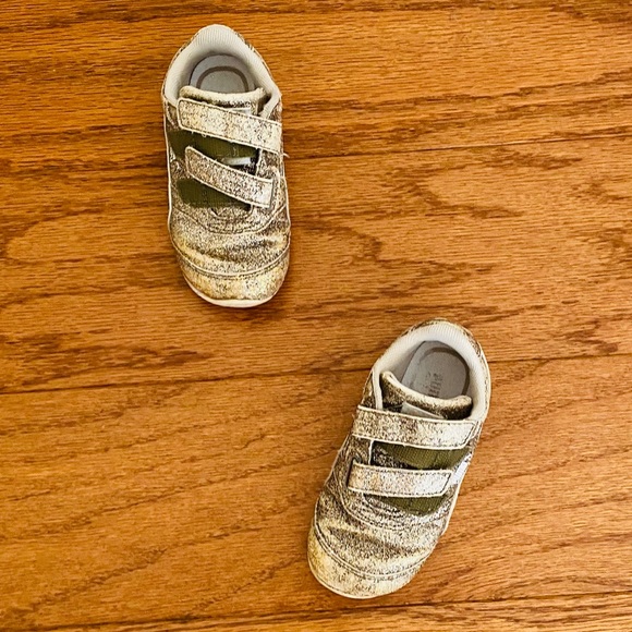 Puma | gold glitter sneakers. - Picture 5 of 7